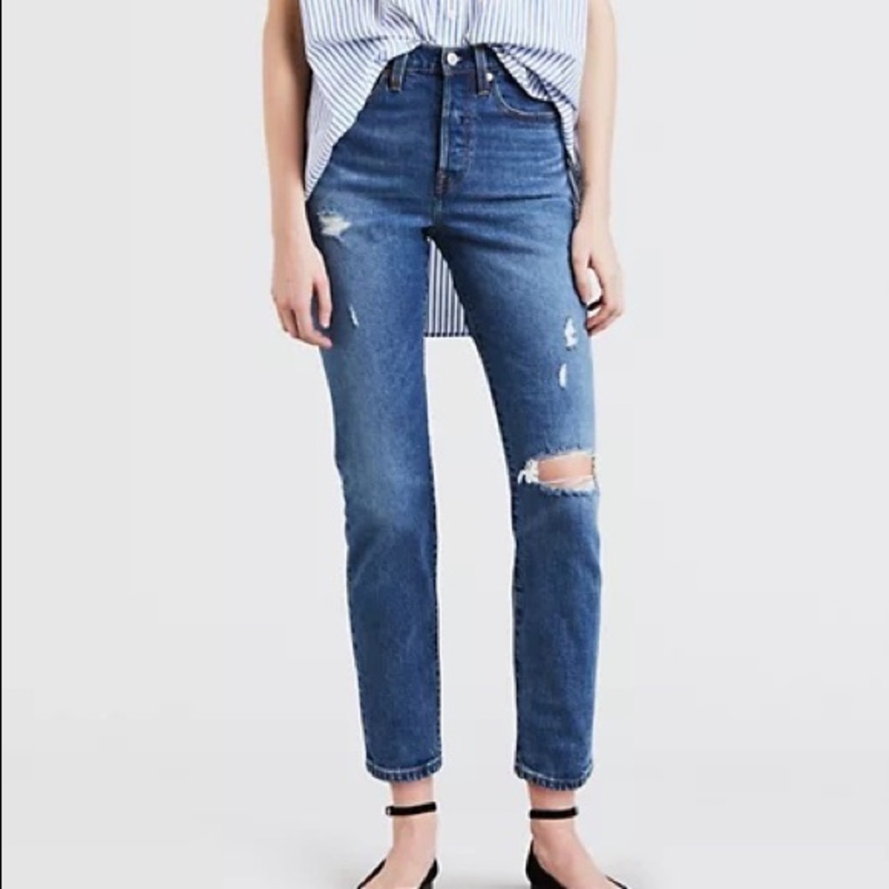 Levi Wedgie Straight medium wash